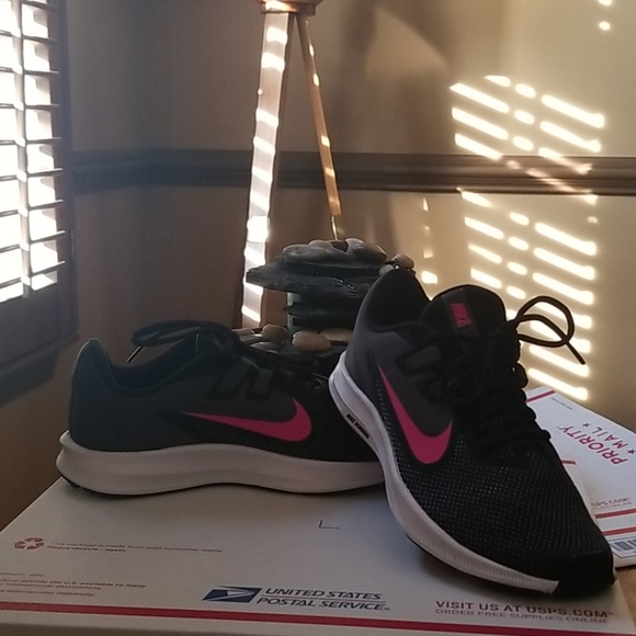 Nike Running shoes sz 6 EUC - Picture 2 of 9